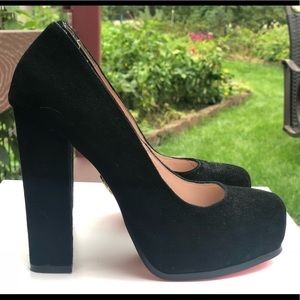 BETSEY JOHNSON BLACK SUEDE PUMP SIZE 7